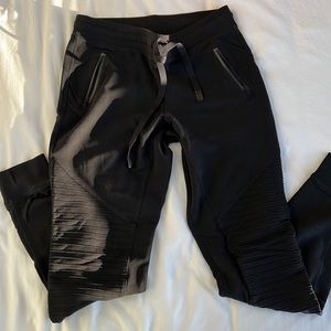 Alo Yoga Black Sweatpants Jogger with Detail
